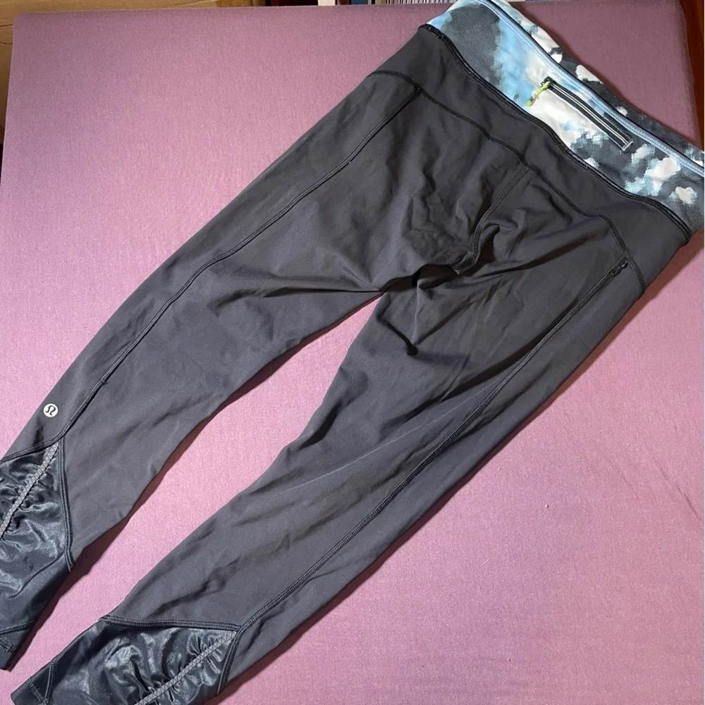 Lululemon Pace Queen Tight *Full-On Luxtreme Black /Blue Multi - Size 6